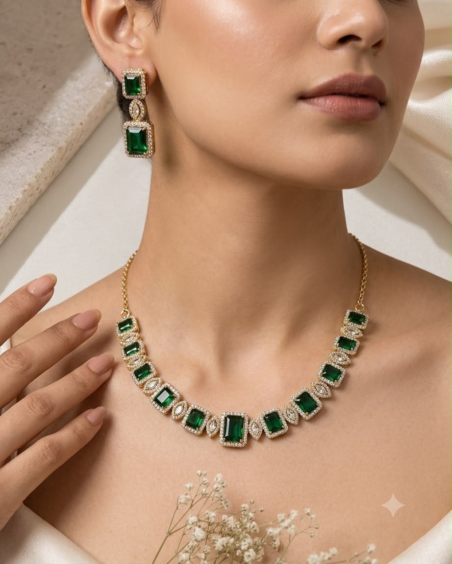 Emerald Élan Necklace Set
