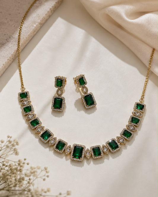 Emerald Élan Necklace Set